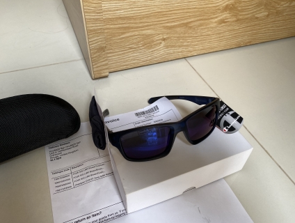 Kính Champion tròng xanh đặt tại Anh chính hãng chống chói, chống UV