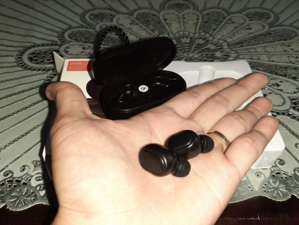 Tai nghe Bluetooth loại 2 tai rời, có hộp sạc, 100% Fullbox, ngon, âm thanh hay. End 23h 19/11/2019