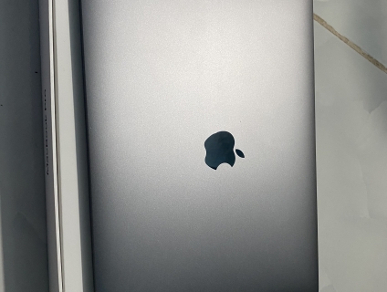 Cần bán macbook pro 13 inch I5 256Gb/ram8G 2018 FULLBOX mới mua 1 tuần