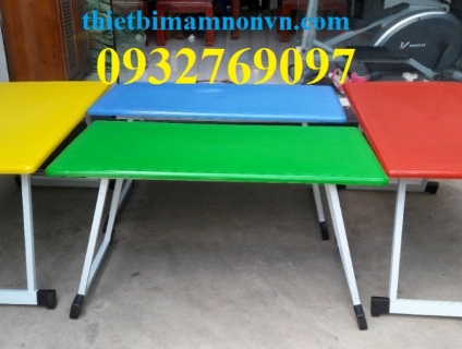 giá bàn mầm non mặt nhựa chân gập tphcm