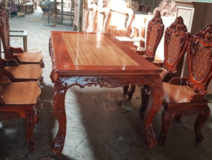 Bàn ăn Louis giá chỉ từ 7tr7 / 1 bộ