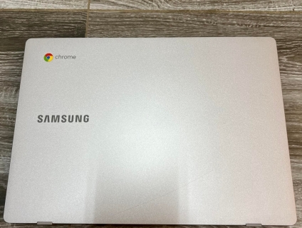 Laptop Samsung Chromebook 4 11.6 còn rất mới màu bạc