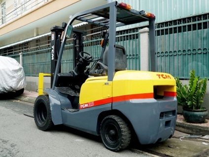 Xe nâng dầu TCM giá rẻ, máy tốt, chạy êm. Nhanh tay nhanh tay kẻo lỡ !