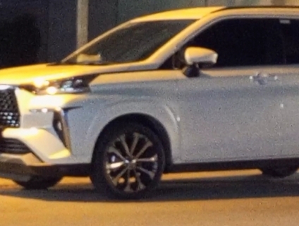 kinh xe toyota cross, kính chắn gió veloz cross, kính lái trước ô tô,