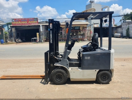 Cần bán Xe nâng điện ngồi UNICARIERS ngoại hình đẹp, đời cao.