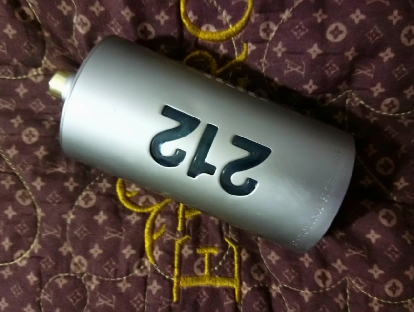 em có nhiều mẫu nước hoa chuẩn âu có chiết cho khách dùng thử