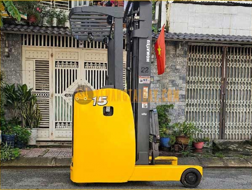 Bán xe nâng điện đứng lái Komatsu FB15RS-15 năm 2014 giá siêu ưu đãi