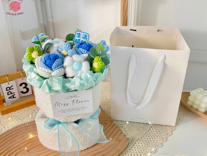 Bó hoa hồng len nhiều màu làm quà tặng sinh nhật, 20/10, 20/11