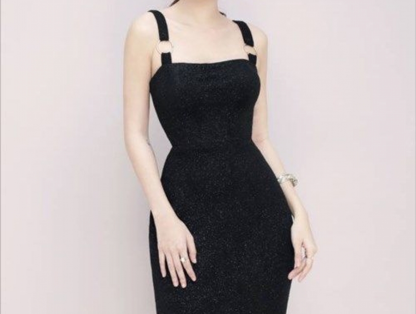 Đầm 2 dây dự tiệc sang trọng giúp bạn gây ấn tượng với mọi người xung