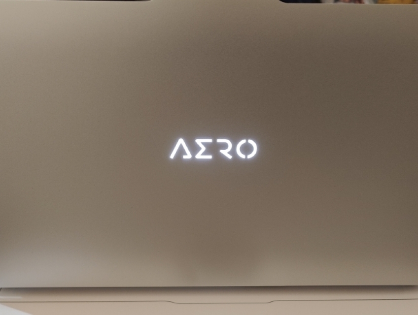AERO 17 4KHDR MINILED 120HZ fullbox