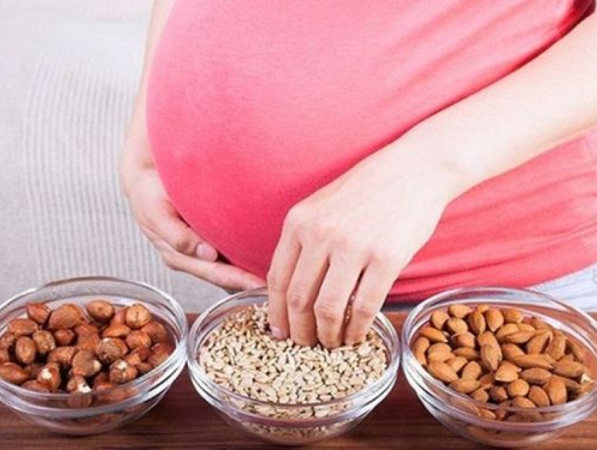Mẹ bầu có nên ăn hạt hướng dương không ?