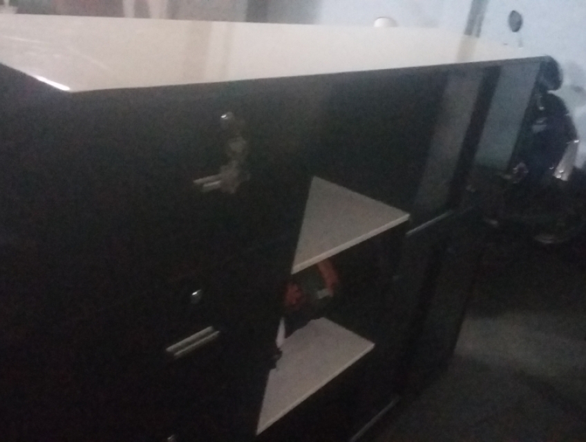 Thanh lý tủ quầy gỗ sơn bóng làm tủ kệ + vách ngăn thẩm mĩ