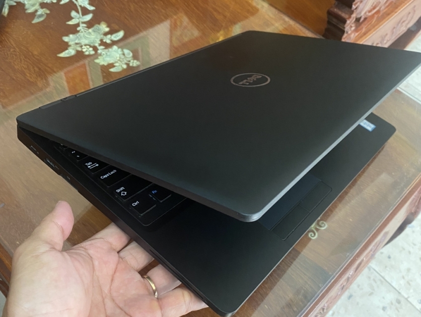 Dell Latitude E5580 I7-7820HQ 8cpu 15.6" trùm là em, bao giá sg
