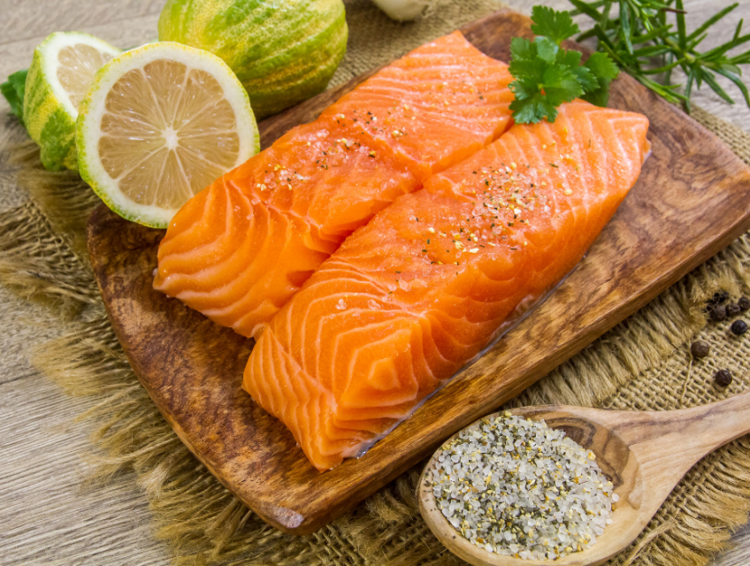 Cách nấu cháo cá hồi cho bé ăn dặm đơn giản, thơm ngon bổ dưỡng.