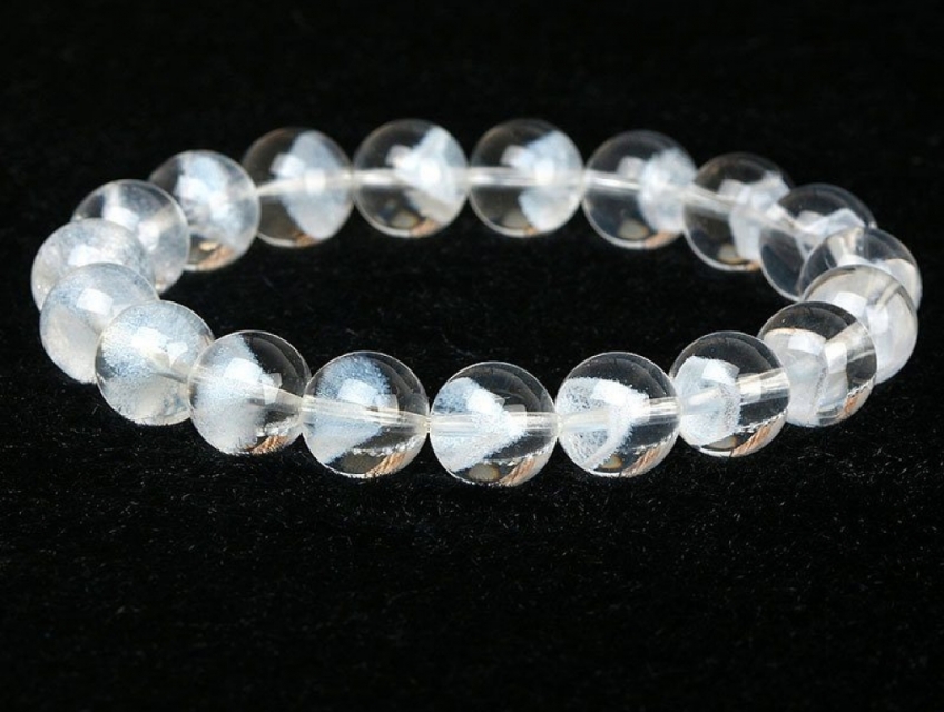Vòng tay thạch anh trắng phong thủy