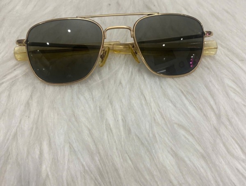 Kính  cơn mỹ bọc vàng có gì đặc biệt ? Nên mua ơ đâu chính hãng giá rẻ