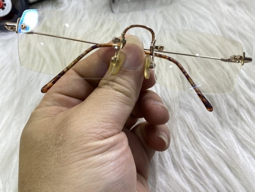 Gọng kính amor pháp chính hãng mạ vàng còn đẹp: Shop bán gọng kính cận