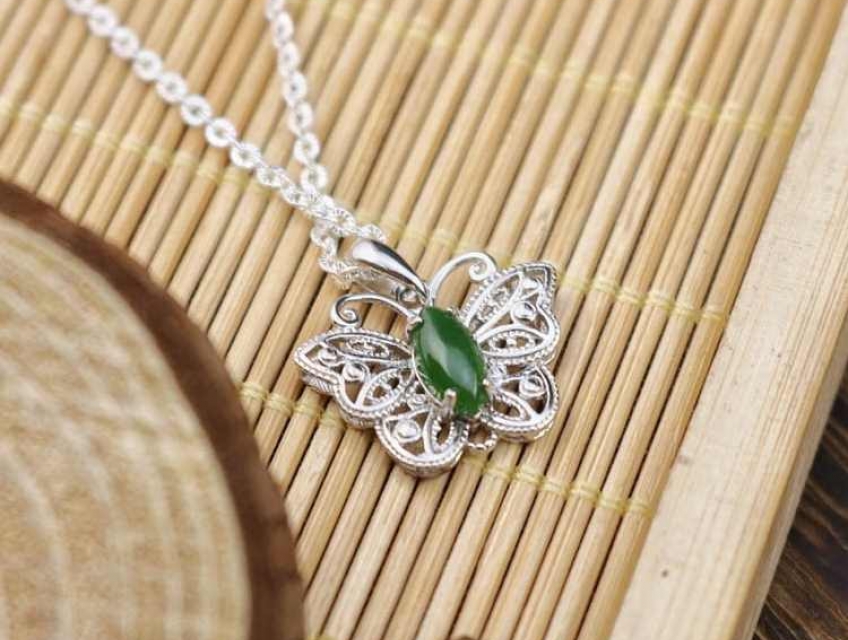 Mặt Dây Chuyền Ngọc Bích: Ý Nghĩa, Lợi Ích và Cách Chọn Mua