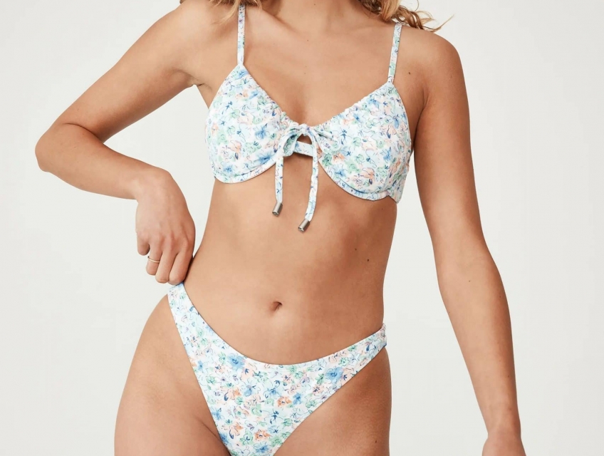 Đi biển mặc gì nào? Xem ngay 5 tips phối đồ đi biển cho nữ thoải mái