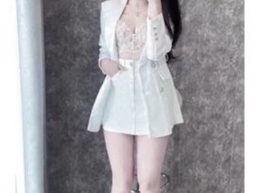 Bộ Vest 2 Món Cổ Tròn Nhiều khuy Kèm Đai Kèm Chân Váy Giấu Dáng