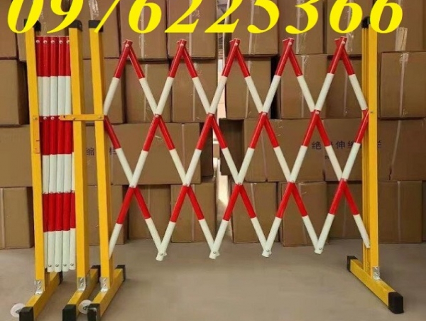 Hàng rào xếp sắt có bánh xe