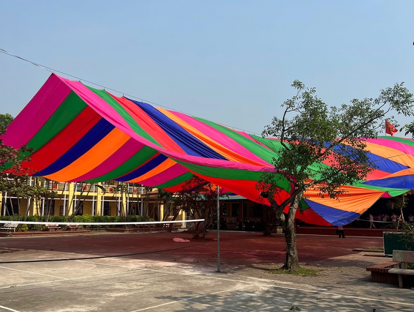 Đơn vị sản xuất lắp đặt tận nơi bạt dù che nắng sân trường, hội nghị