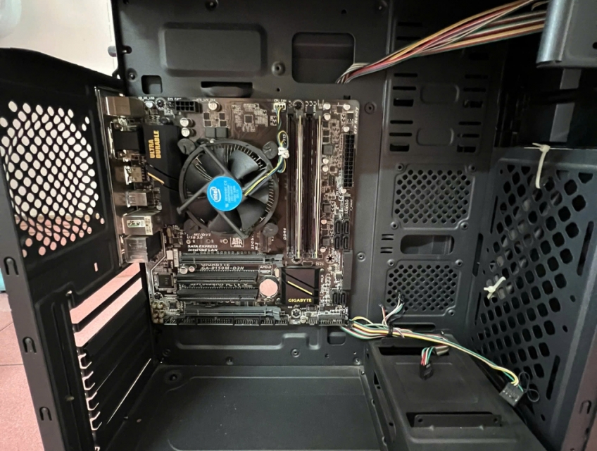 Thanh lý: Case + Giga B150M-D3H + Cpu core i7 6700