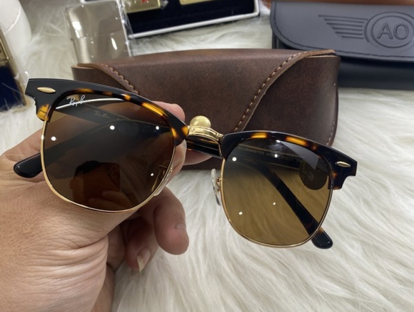 Những mẫu kính cổ mạ vàng được yêu thích cho nam trung tuổi đẹp chất