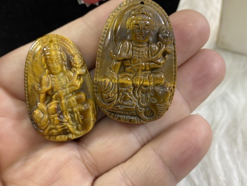 Địa chỉ bán mặt dây chuyền phật bản mệnh tuổi Thìn chất liệu đá tự