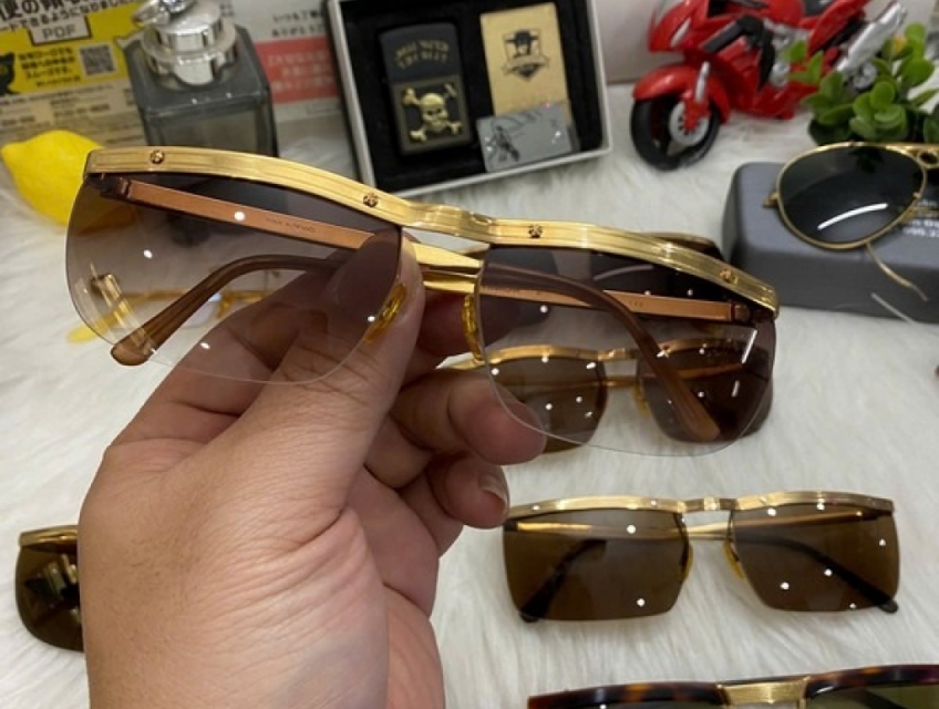 Những mẫu kính mát mạ vàng chính hãng đẹp giá rẻ cho nam trung tuổi