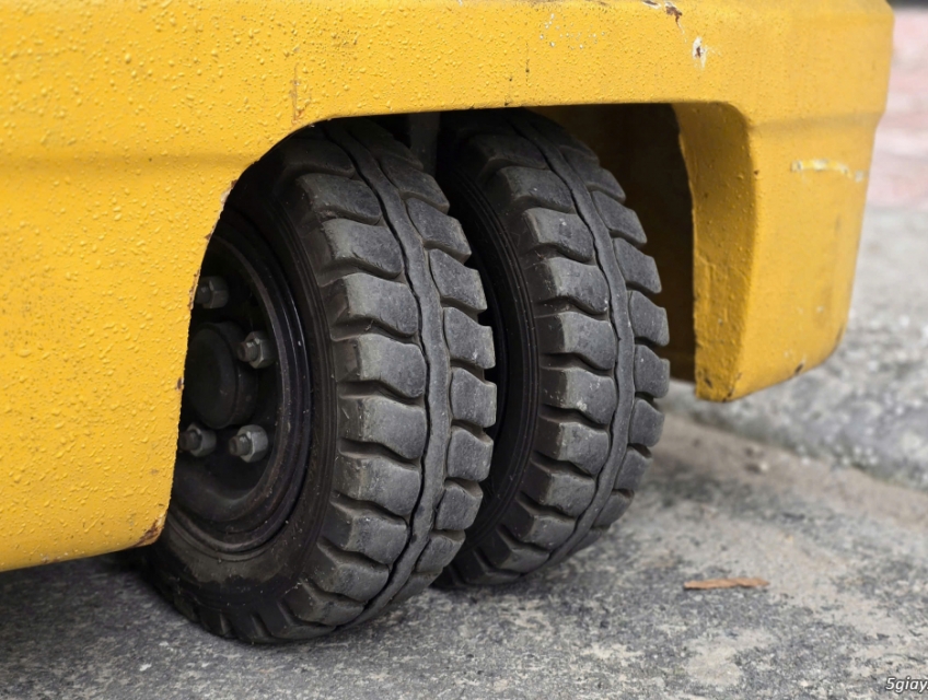 Xe nâng điện ngồi 1 tấn KOMATSU 3 bánh Nhật Bãi Nguyên Zin