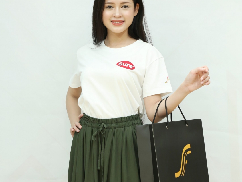 Áo Thun Nữ Logo Thương Hiệu Sure