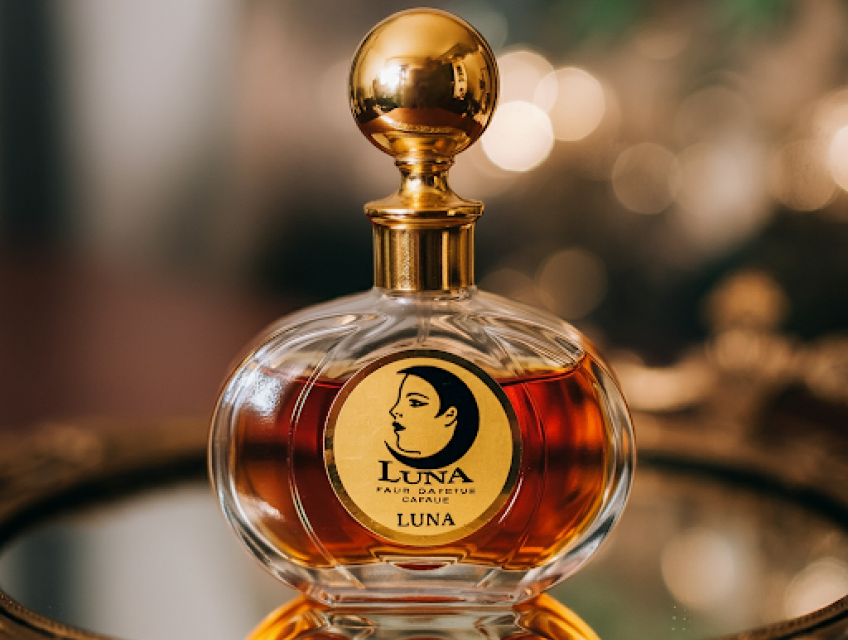 Nước hoa thơm lâu trong phòng ngủ Luna