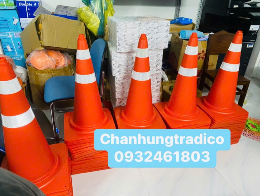 THI CÔNG TRỒNG CỌC H VÀ SƠN KẺ VẠCH ĐƯỜNG GIAO THÔNG NĂM 2024