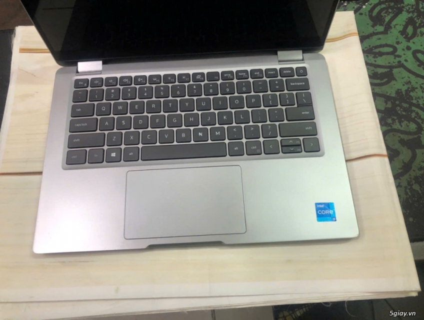DELL LATITUDE 5320 MÀU BẠC XOAY GẬP 360