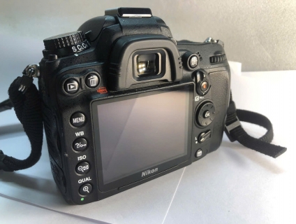 Bán Nikon D7000 nikon 18-135 F3.5-5.6 + Nikon 50mm F1.8 + Tamron 17-50