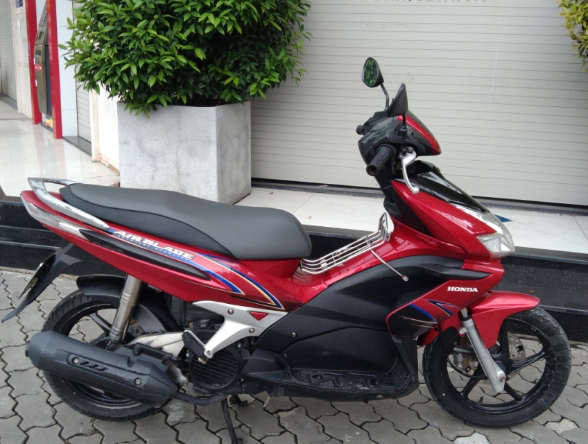 Airblade đỏ đen(như hình),bstp,giá 7tr200k,máy êm