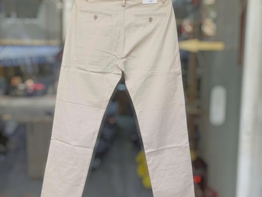 Quần kaki túi chéo – Lịch lãm, tiện dụng và chuẩn phong cách