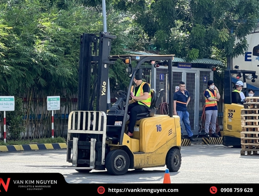 Chứng chỉ lái xe nâng – Thông tin cần biết trước khi đăng ký học