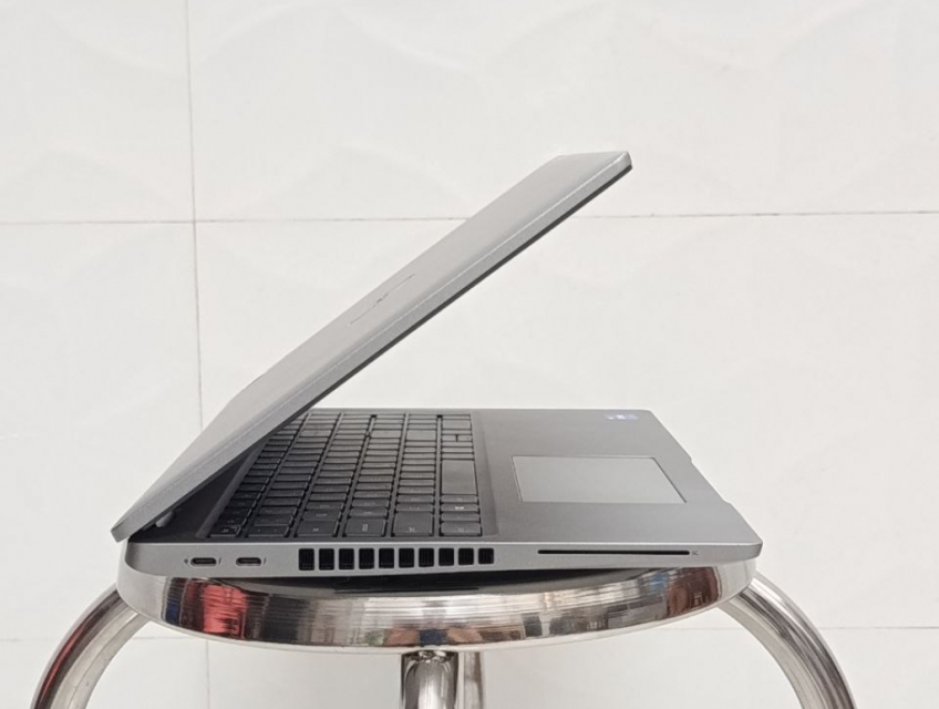 Dell Precision 3560  i7-1165G7 / RAM 16GB / SSD 256GB /T500 / FHD