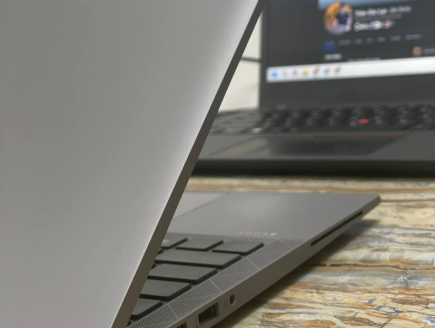 HP ZBook Firefly 14 G8 i5-1145G7| 16GB|256GB|14 inch Full HD