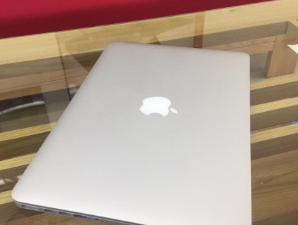 Thanh lý macbook pro MF840 core i5/ram8/ssd 256