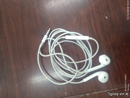 HCM - Bán 01 tai nghe Iphone "theo xe" & 01 tai nghe Xiaomi chính hiệu