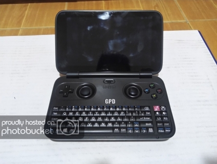 GPD Win màn hình chỉ 5,5inch, chuyên game, like new