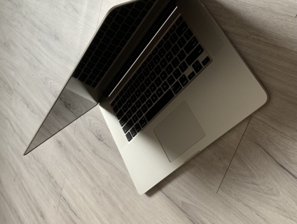 Macbook Pro Retina 15 Inch MJLQ2 Mid 2015