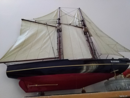 Thuyền buồm gỗ