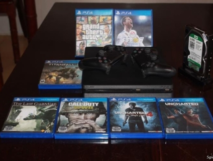 Cần bán bộ ps4 slim + 2tay + 7 đĩa game.giá 6tr500
