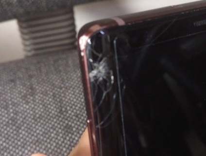 Bán galaxy note 9 mẻ kính góc Cty còn bảo hành dài