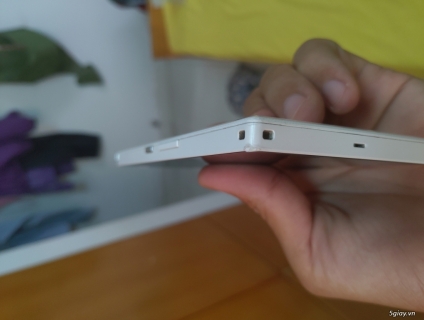 Cần thanh lý 1 máy Fujitsu F04g trắng đẹp