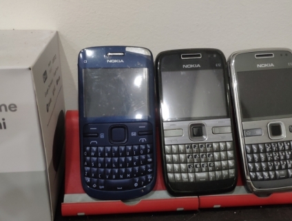 Combo điện thoại cổ. End: 23h00 05/12/2019